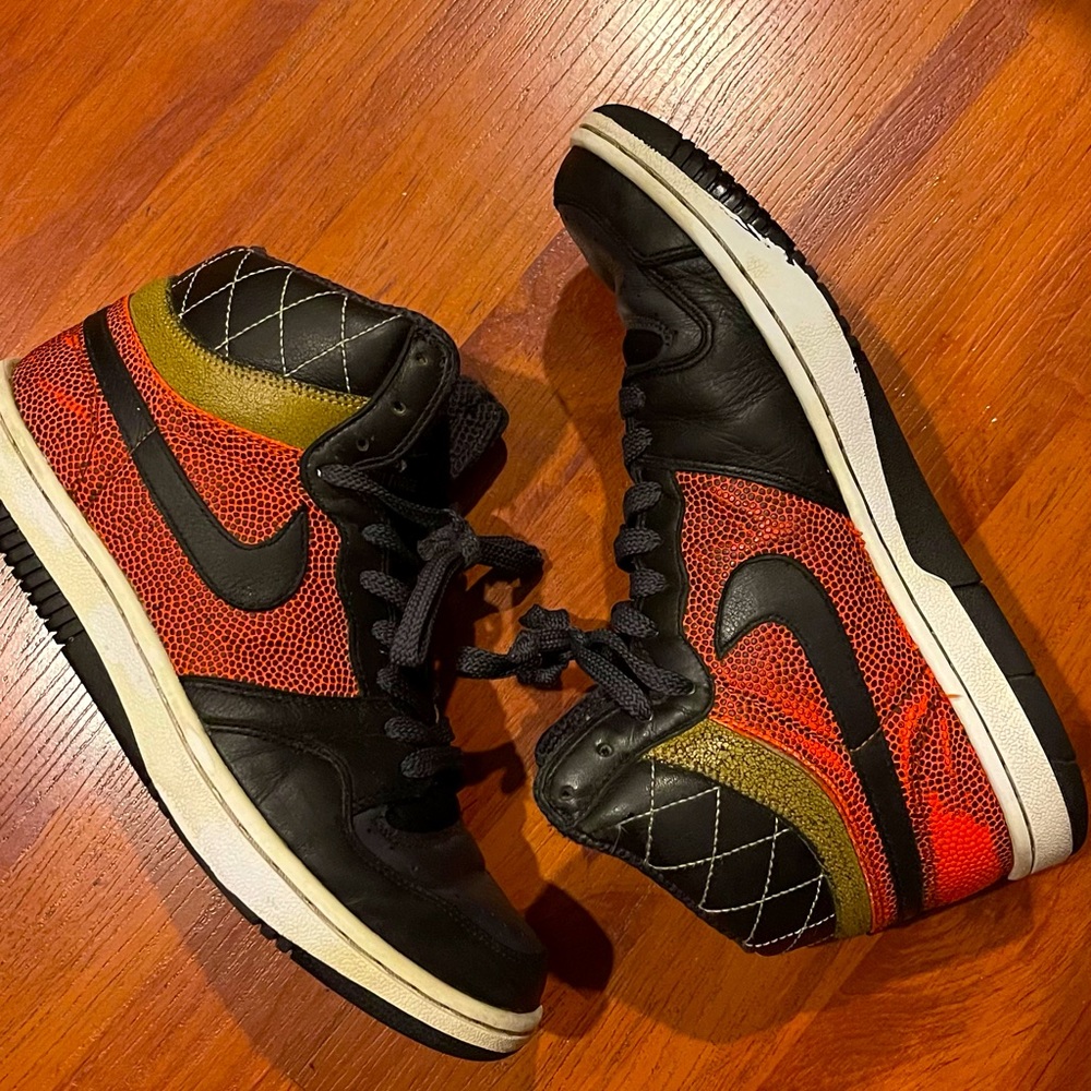 Rare NIKE high top * size 9.5